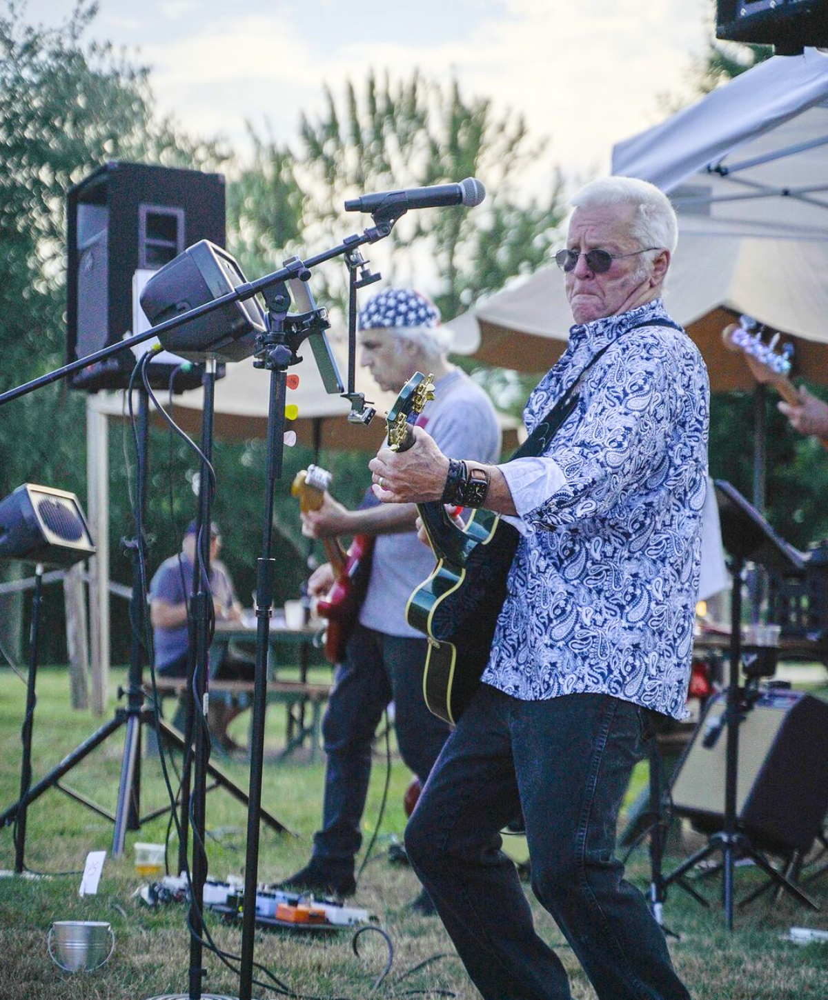 Live music at When Pigs Fly Restaurant Pizzeria Restaurant in Kittery Maine