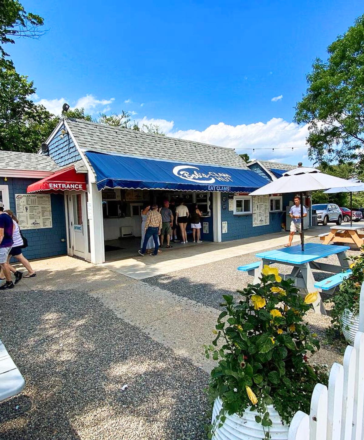 Outside Bobs Clam Hut Kittery Maine