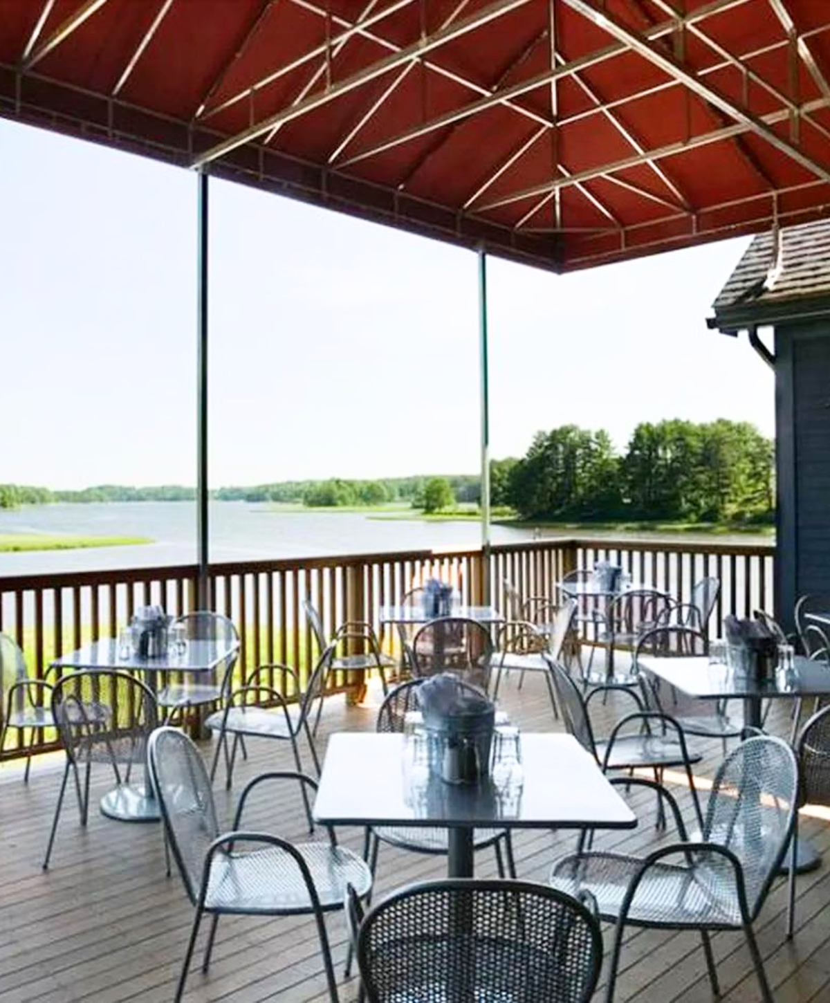 Roberts Maine Grill Patio