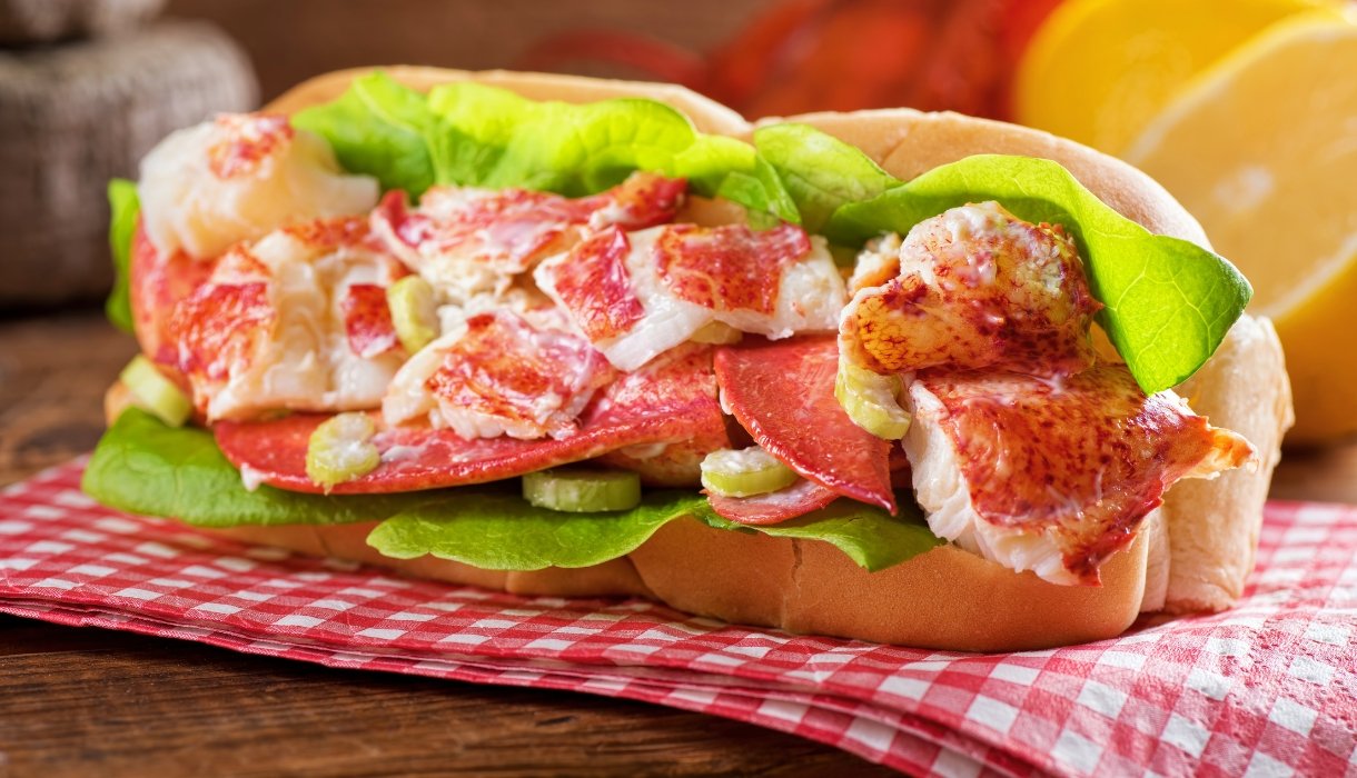 12 Best Lobster Rolls in Kennebunkport Image by Fudio from Getty Images