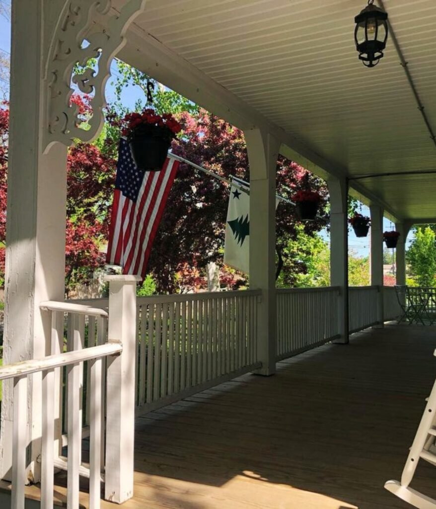 The Harbor Inn in Kennebunkport, ME Image from Instagram